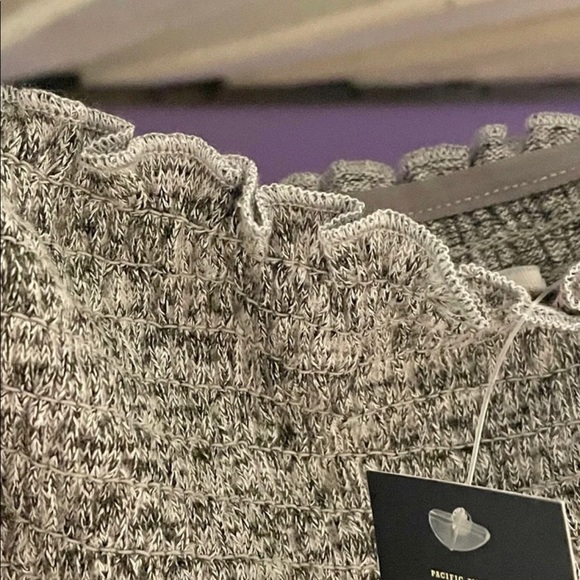 Long Sleeve Crop Top - Picture 4 of 6